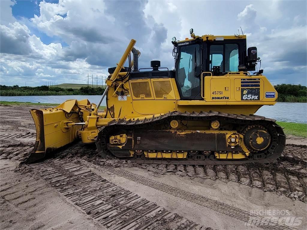 Komatsu D65PX-18 履带式推土机