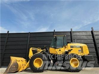 Komatsu WA200-8 轮式装载机