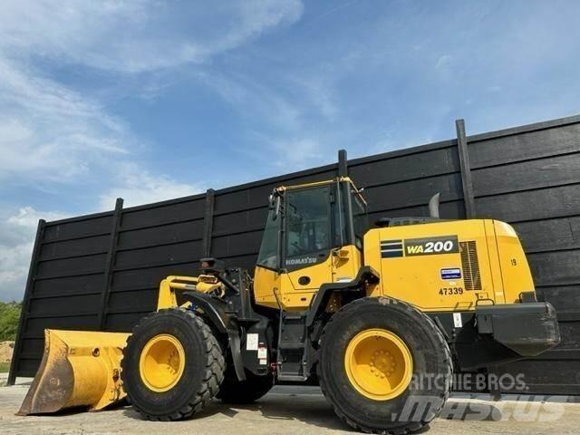 Komatsu WA200-8 轮式装载机