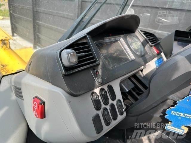 Komatsu WA200-8 轮式装载机