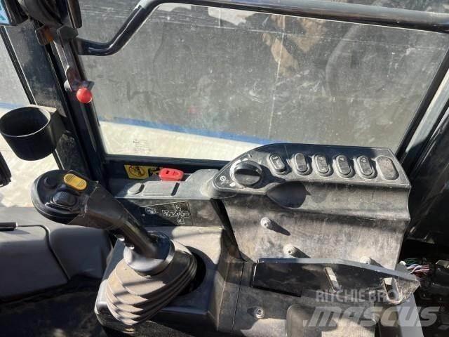 Komatsu WA270-8 轮式装载机