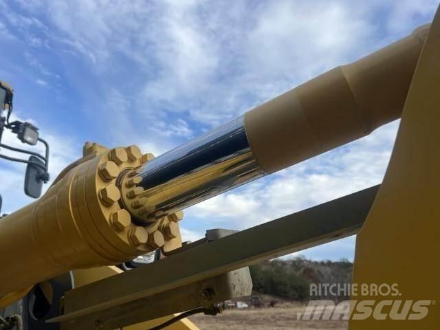 Komatsu WA320-8 轮式装载机