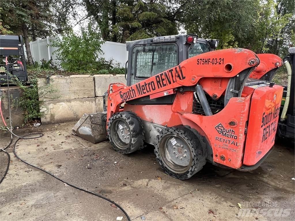 Kubota SSV75 滑移装载机