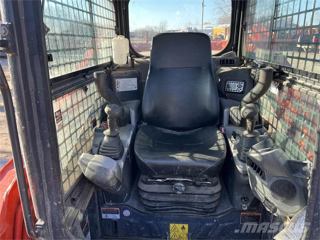 Kubota SVL75-2 滑移装载机