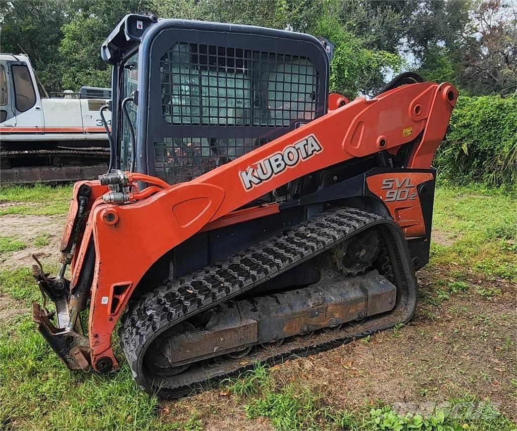 Kubota SVL90-2 滑移装载机