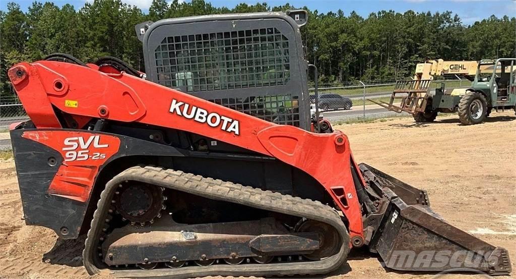 Kubota SVL95-2S 滑移装载机