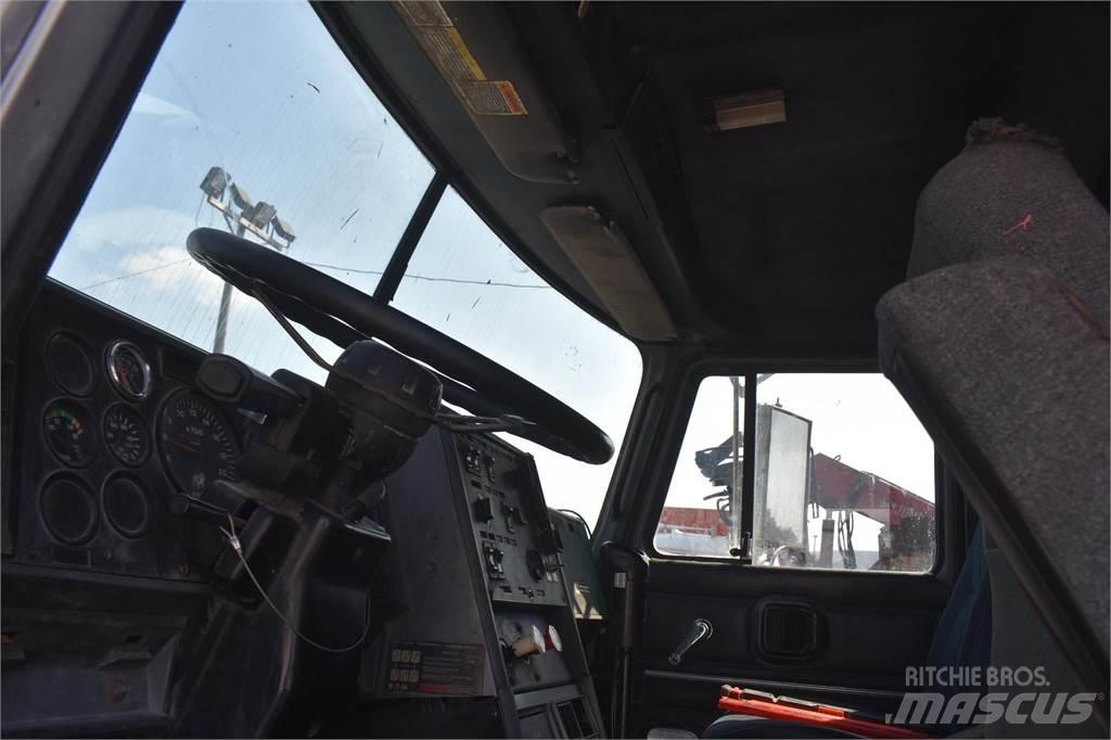 Mack CH613 自卸式货车