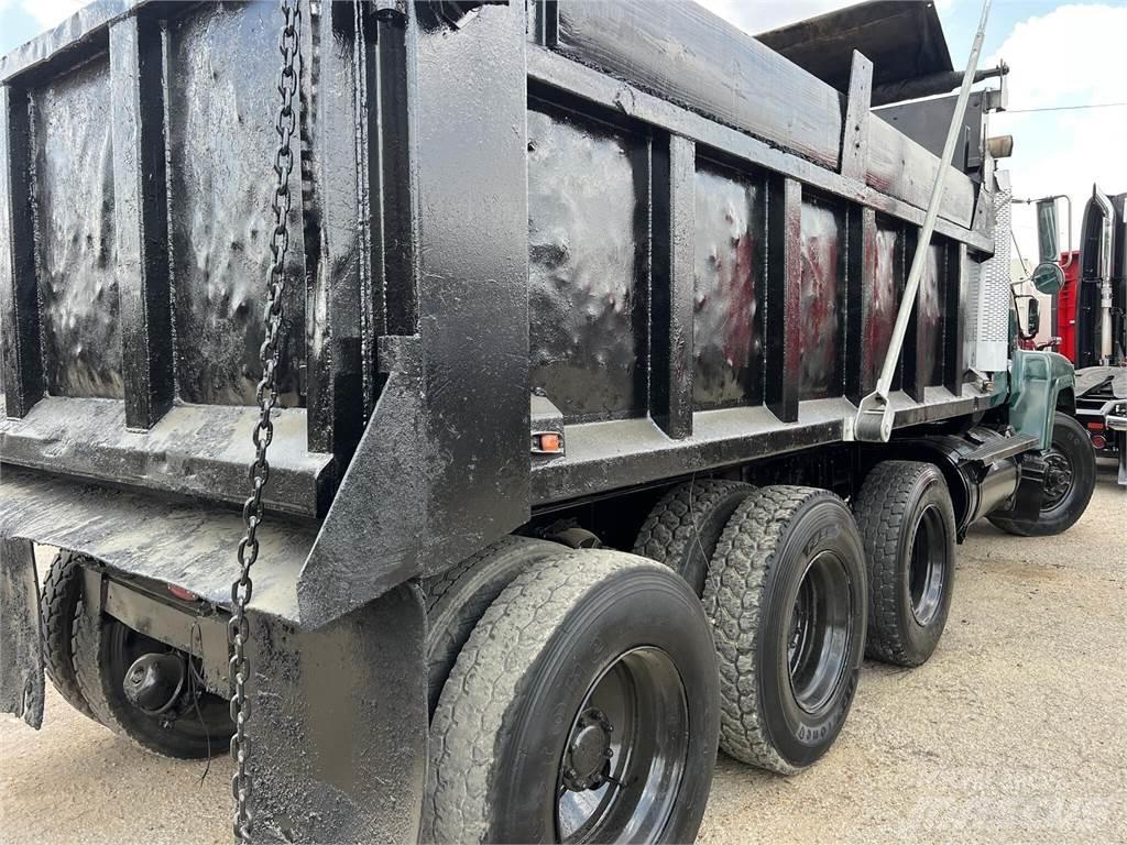 Mack CH613 自卸式货车