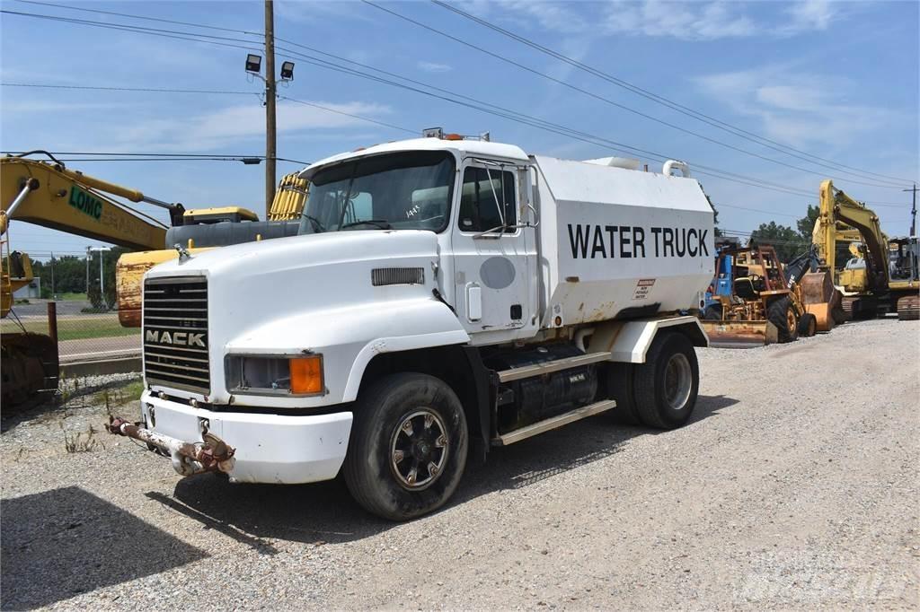 Mack CH613 油罐车