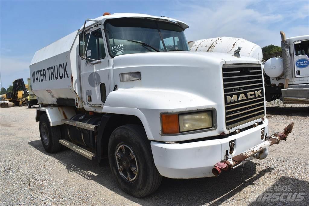 Mack CH613 油罐车