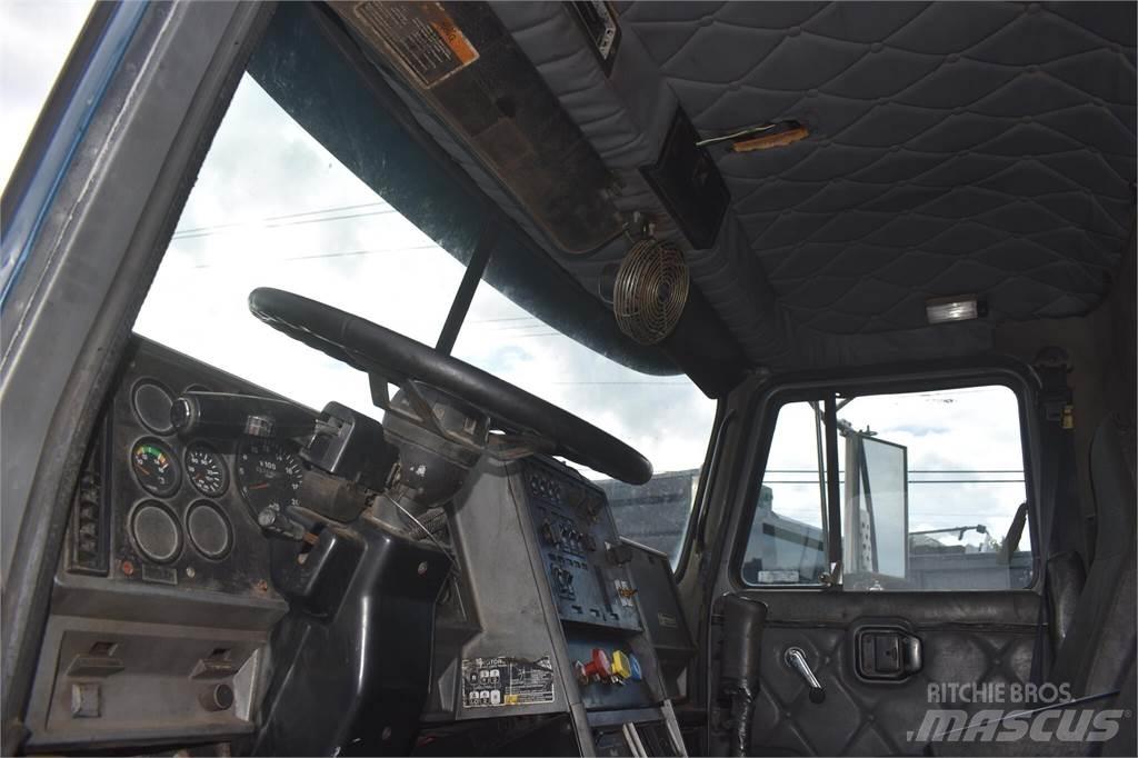 Mack CH613 自卸式货车