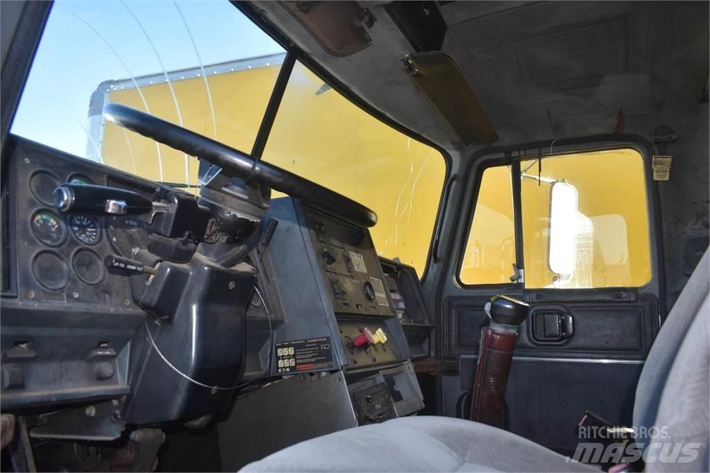 Mack CH613 自卸式货车