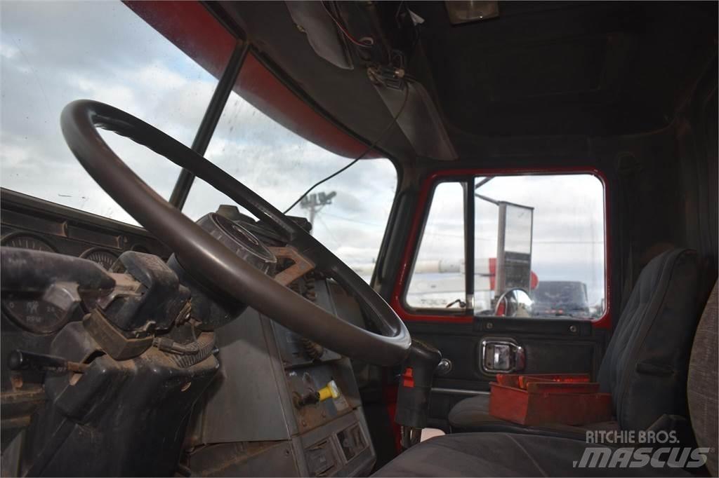 Mack CH613 自卸式货车