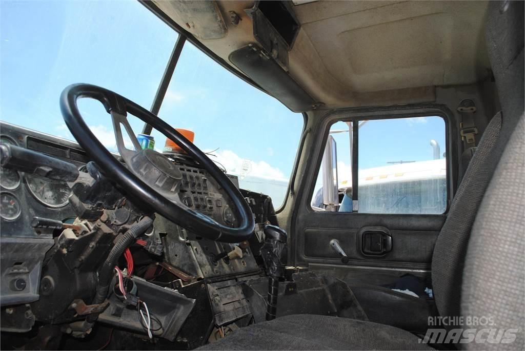 Mack CH613 自卸式货车
