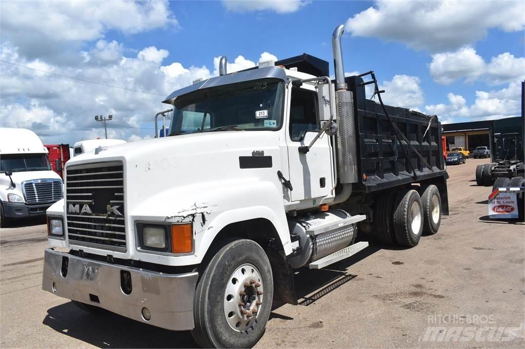Mack CHN613 自卸式货车