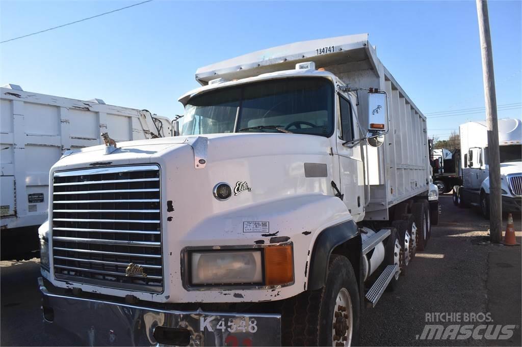 Mack CL713 自卸式货车