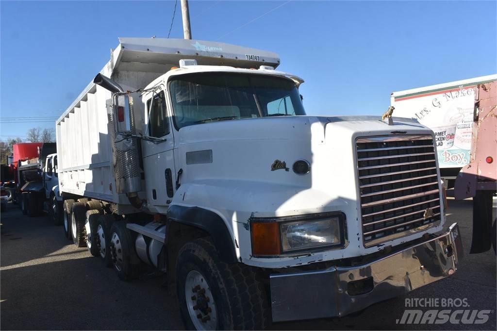 Mack CL713 自卸式货车