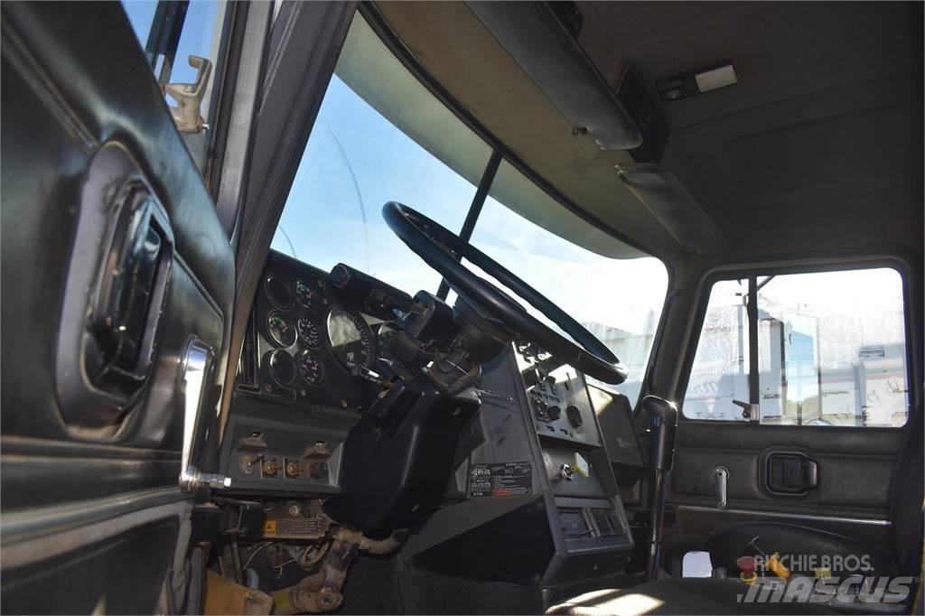 Mack CL713 自卸式货车