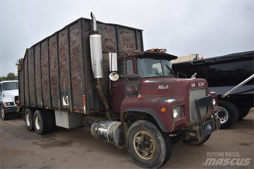 Mack DM685S 起重车