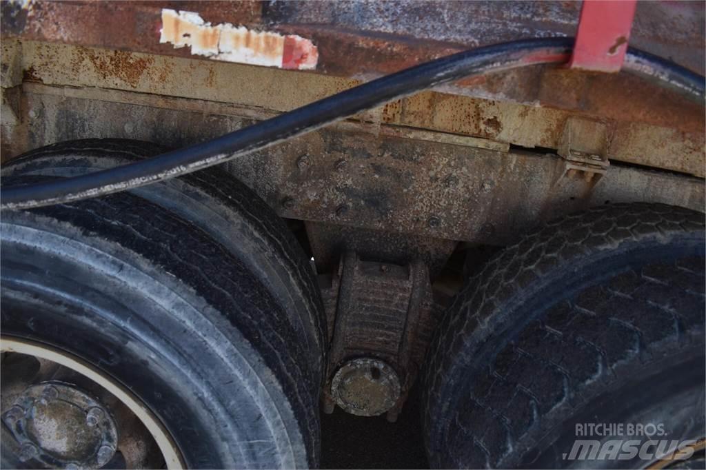 Mack DM685S 油罐车