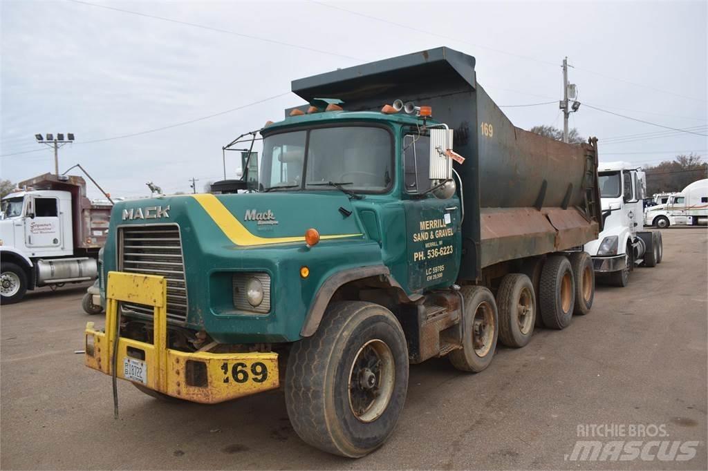 Mack DM688 自卸式货车