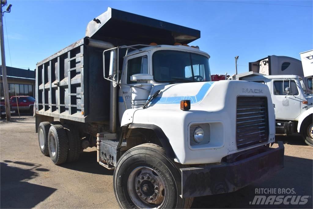 Mack DM690S 自卸式货车