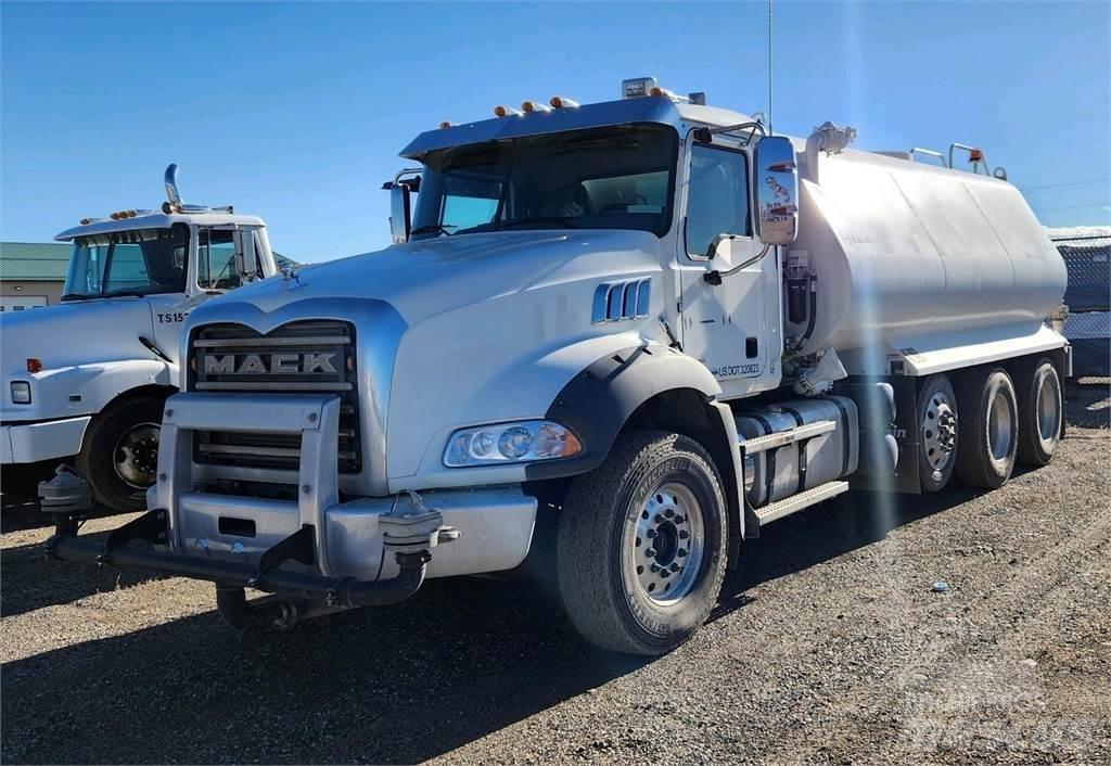 Mack GRANITE 84BR 水罐车