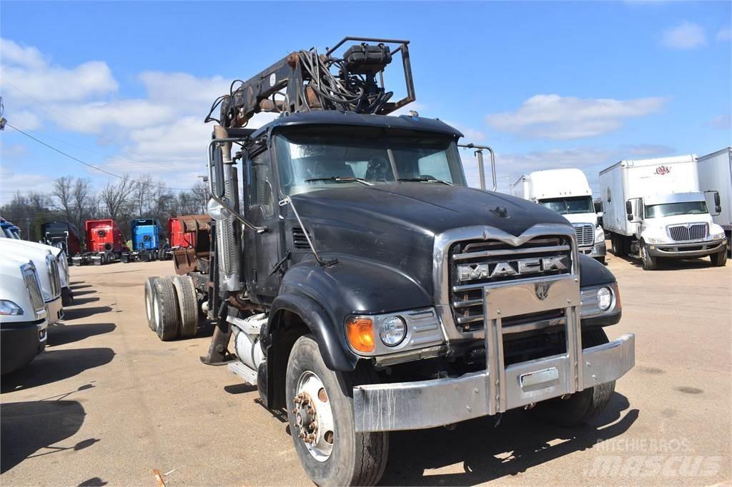 Mack GRANITE CV713 起重车