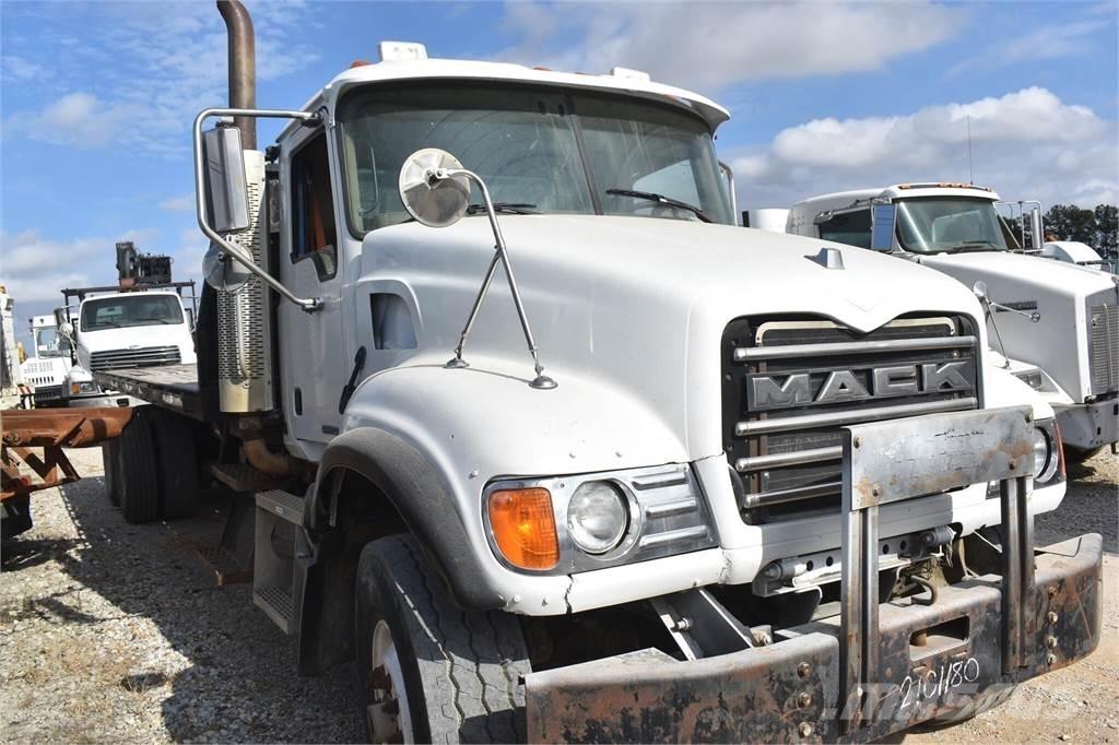 Mack GRANITE CV713 自卸式货车