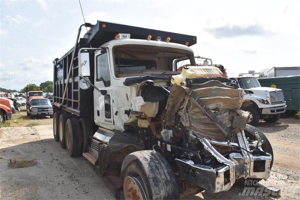 Mack GRANITE GU713 自卸式货车