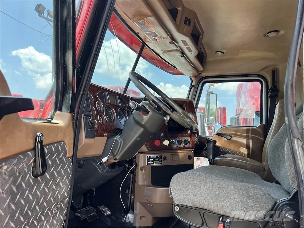 Mack GRANITE GU713 自卸式货车