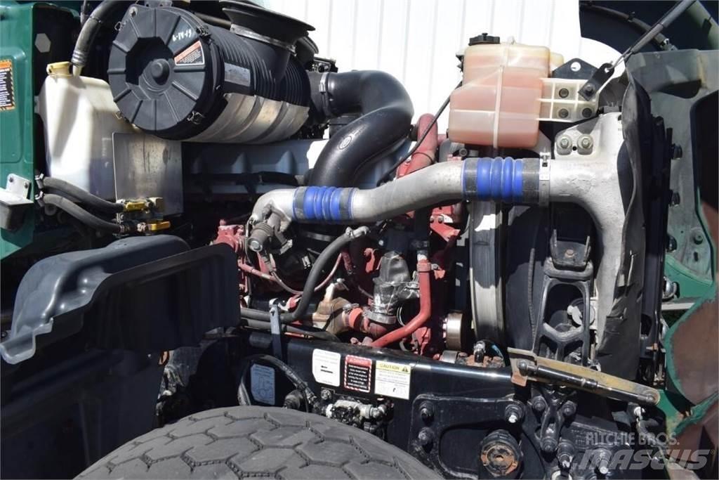 Mack GRANITE GU713 油罐车
