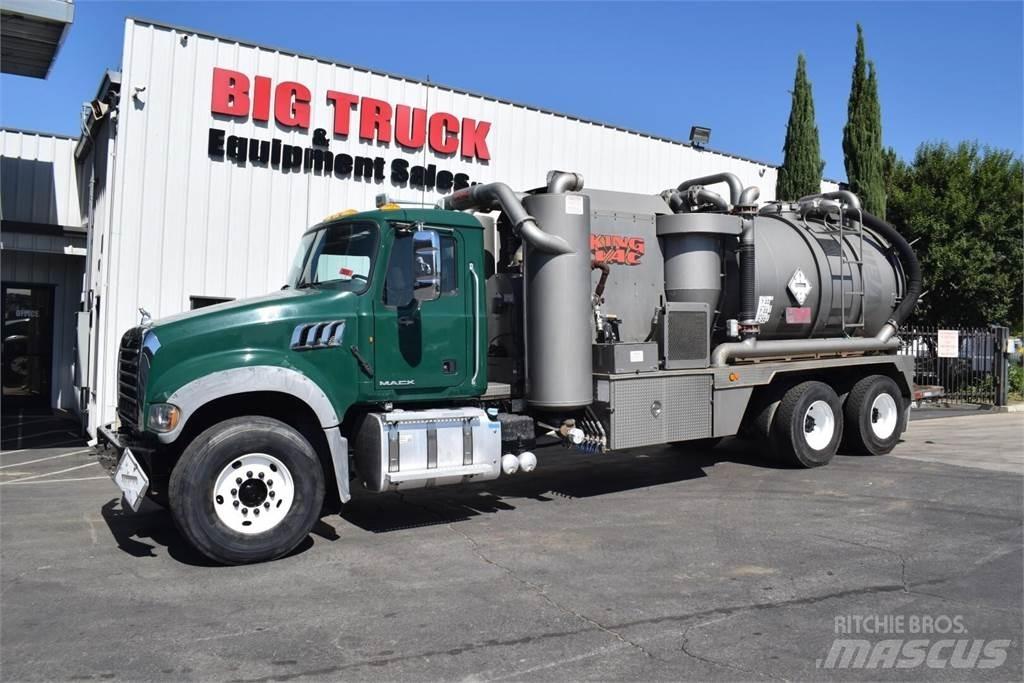 Mack GRANITE GU713 油罐车