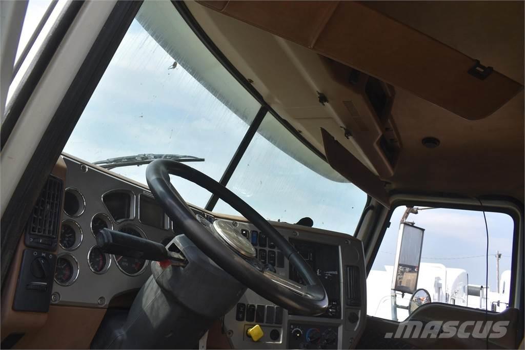 Mack GRANITE GU813 自卸式货车