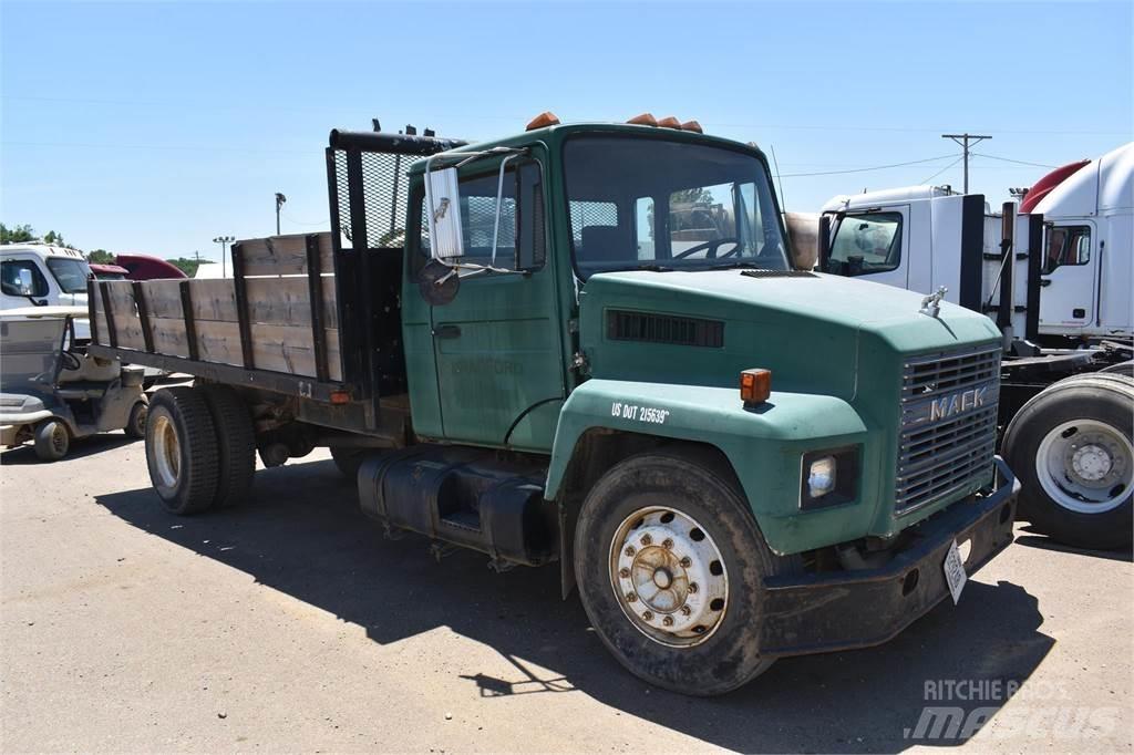 Mack MIDLINER CS200 自卸式货车