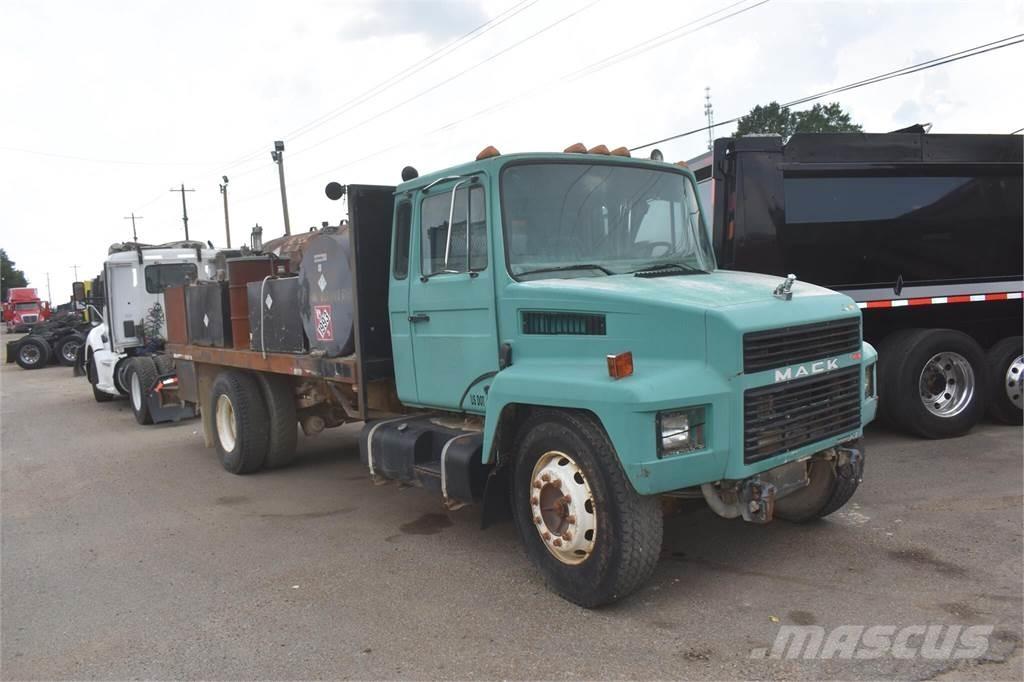 Mack MIDLINER CS200 油罐车