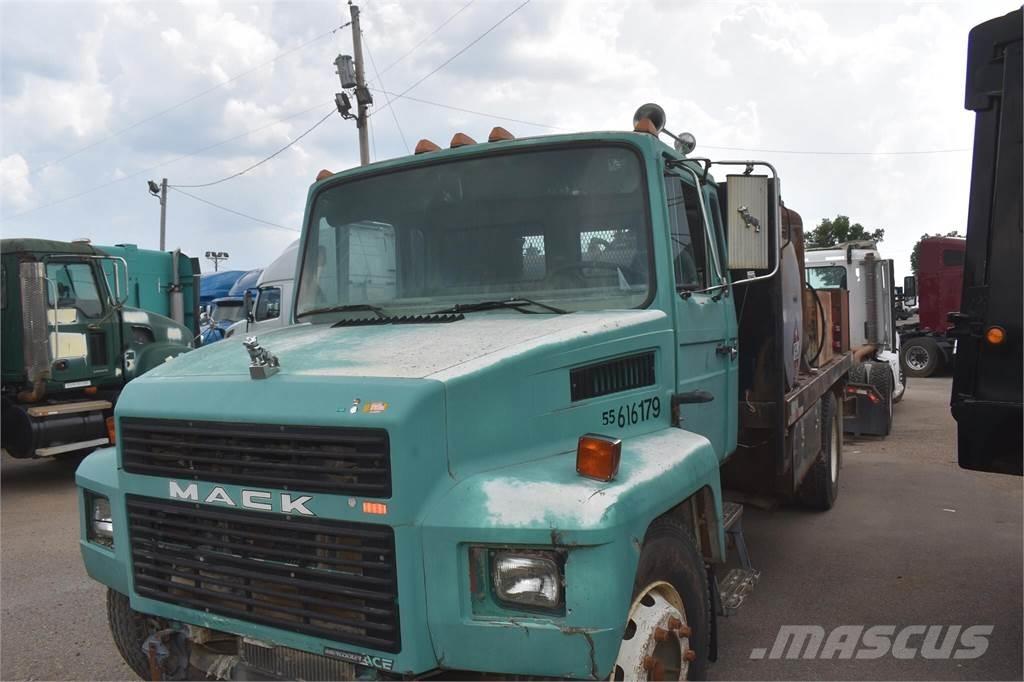 Mack MIDLINER CS200 油罐车