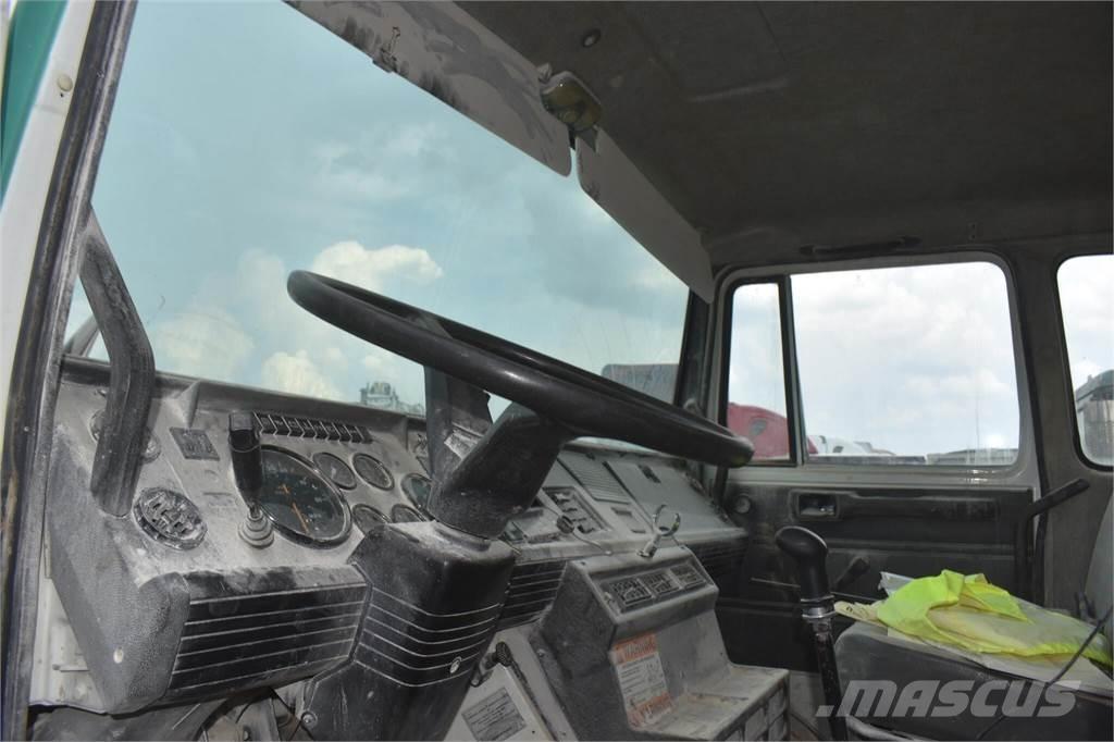 Mack MIDLINER CS200 油罐车