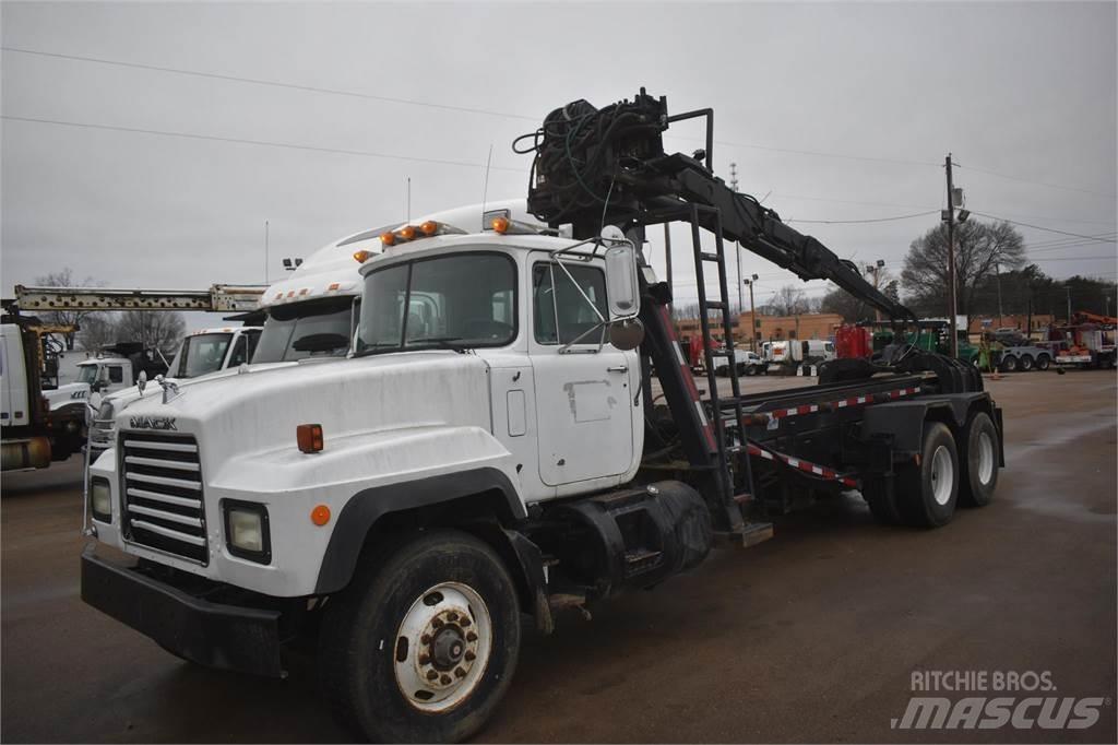 Mack RD688S 起重车