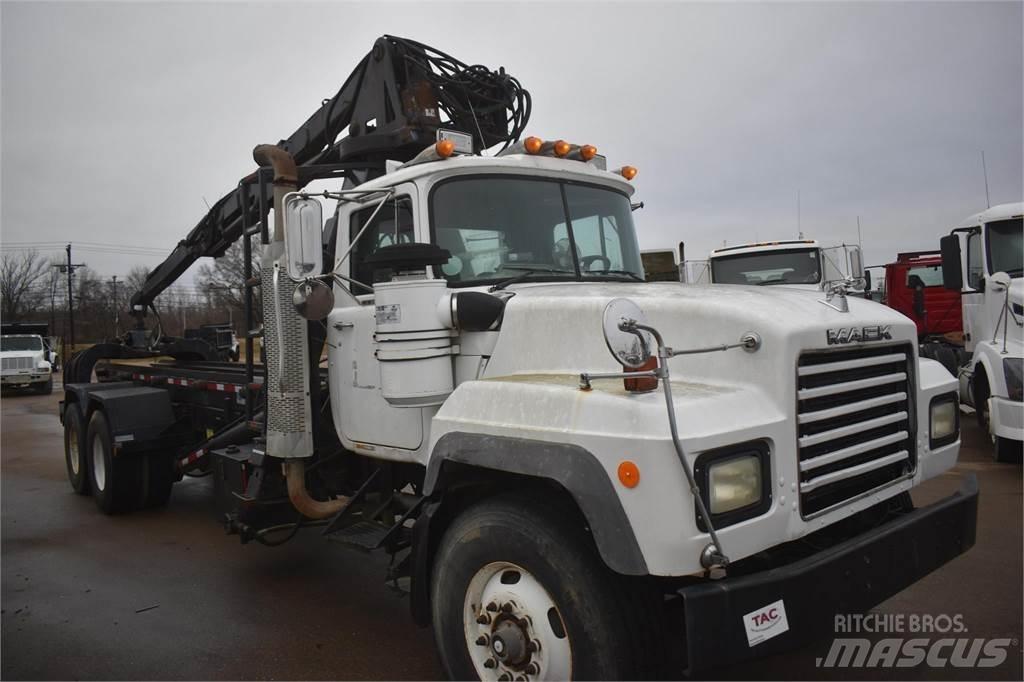 Mack RD688S 起重车