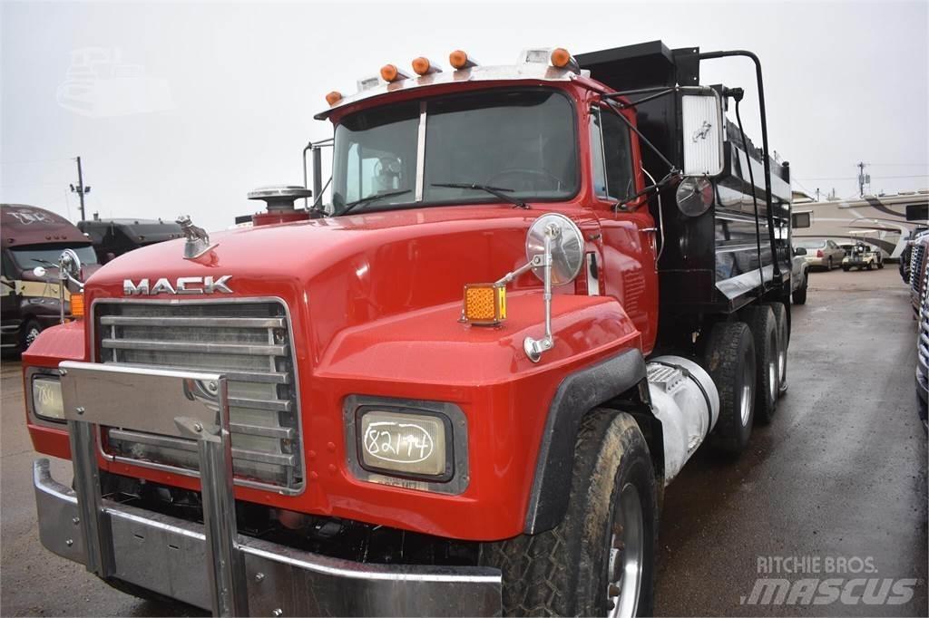 Mack RD688S 自卸式货车