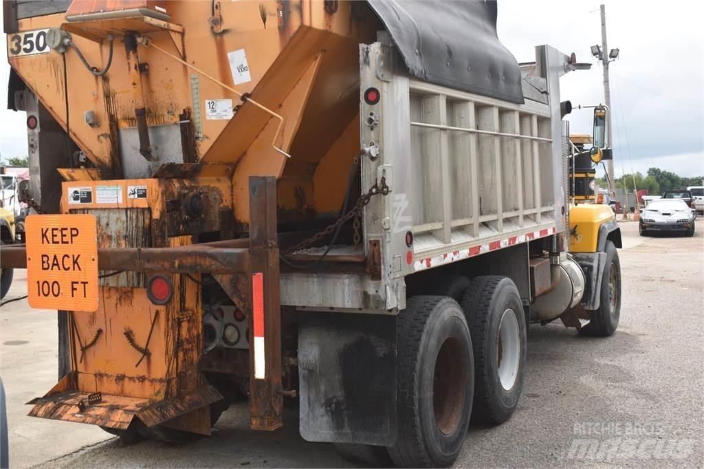 Mack RD688S 自卸式货车