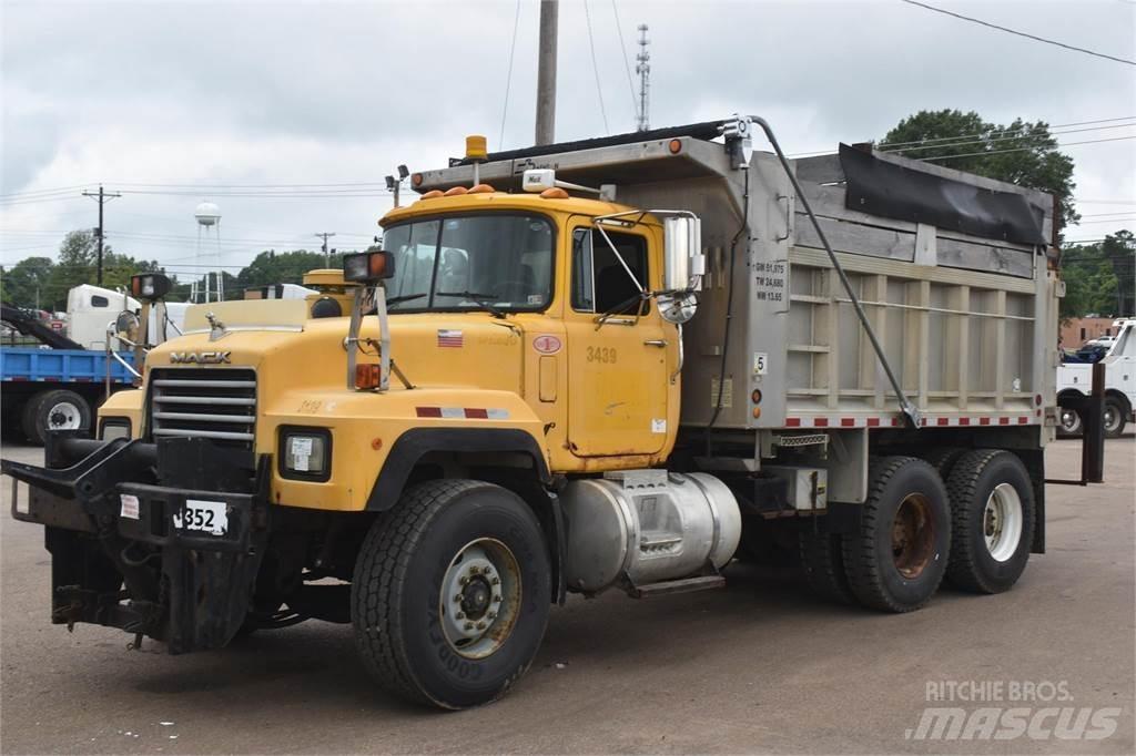 Mack RD688S 自卸式货车