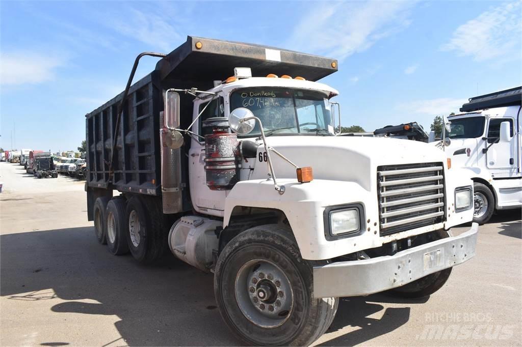 Mack RD688S 自卸式货车