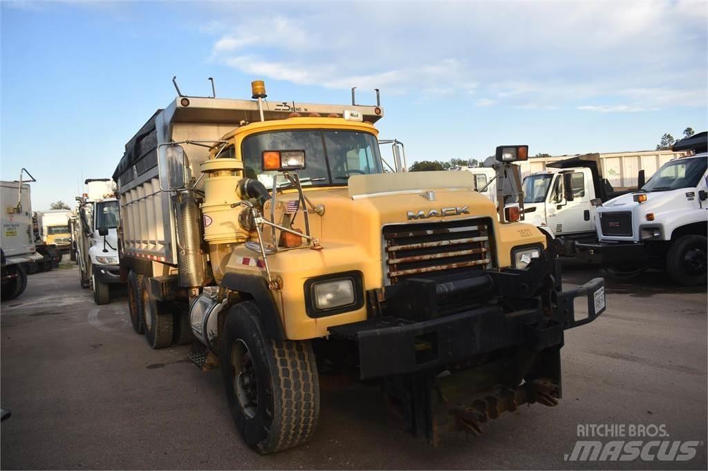 Mack RD688S 自卸式货车