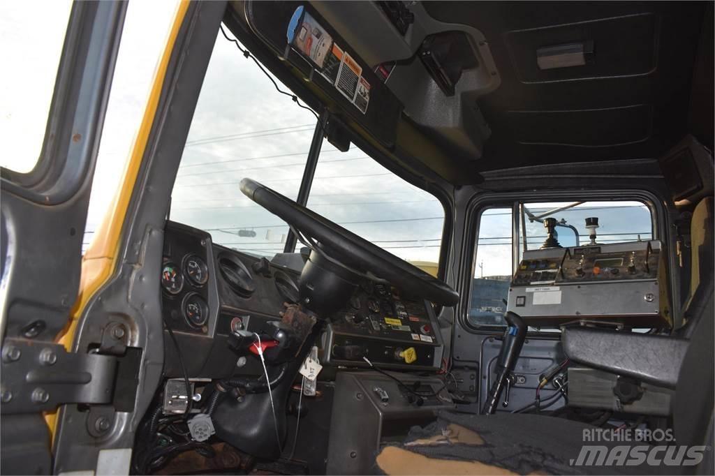 Mack RD688S 自卸式货车
