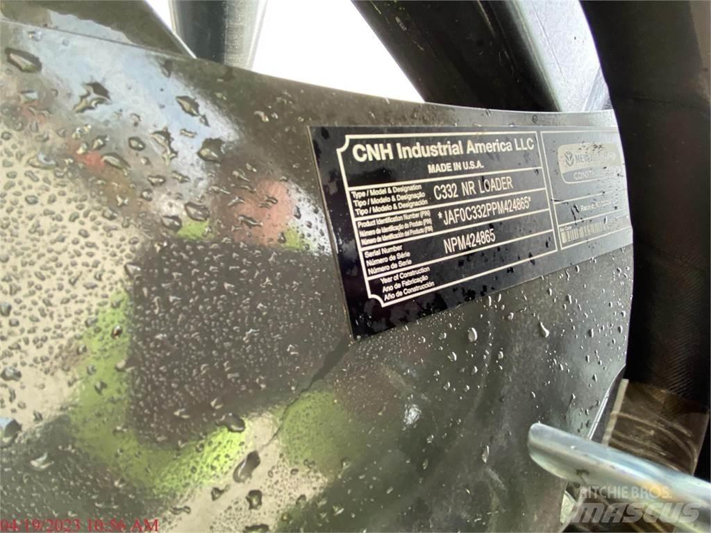 New Holland C332 滑移装载机