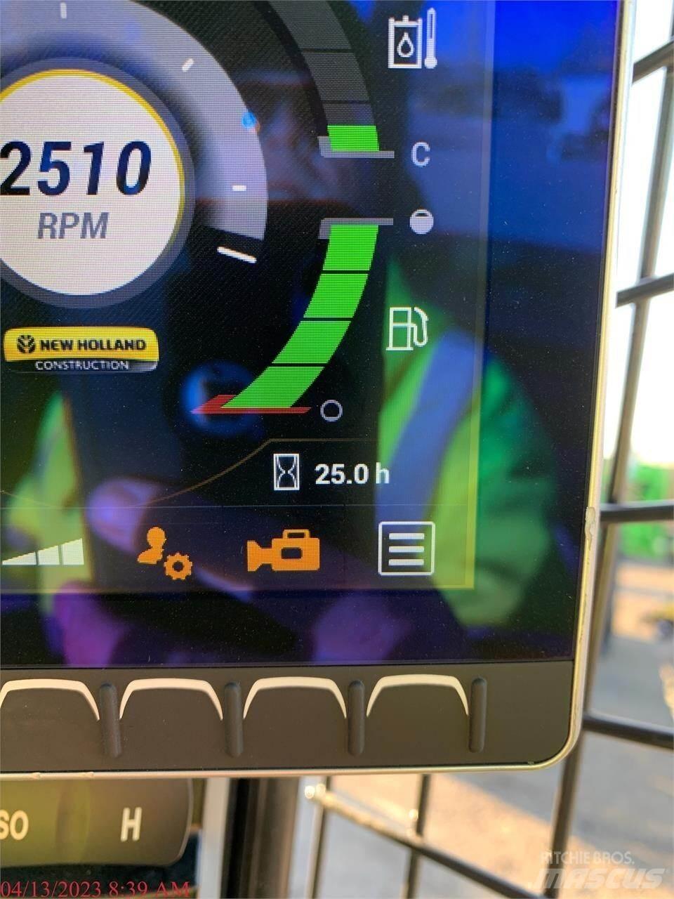 New Holland C332 滑移装载机