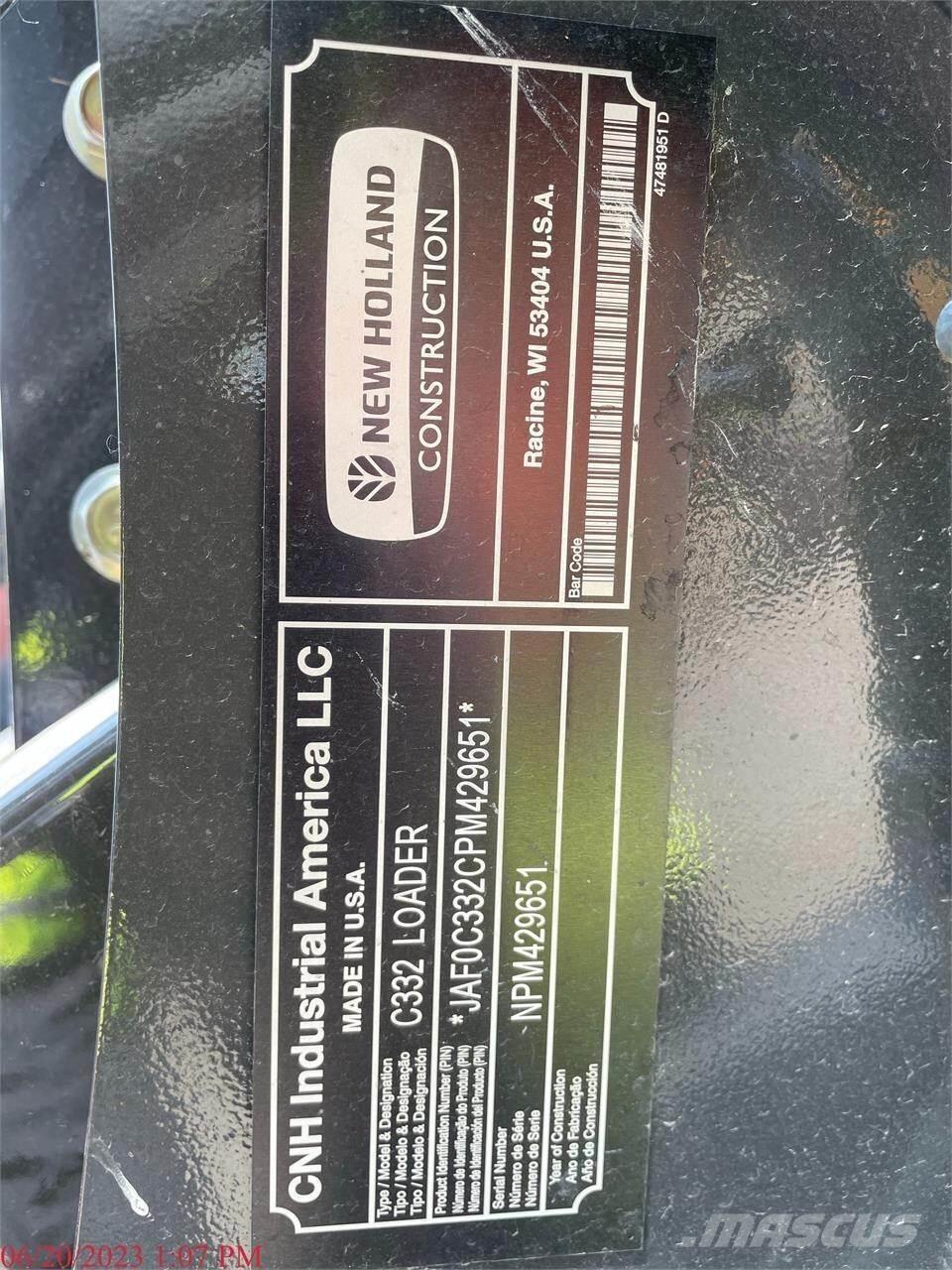 New Holland C332 滑移装载机