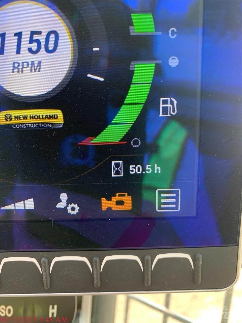 New Holland C332 滑移装载机